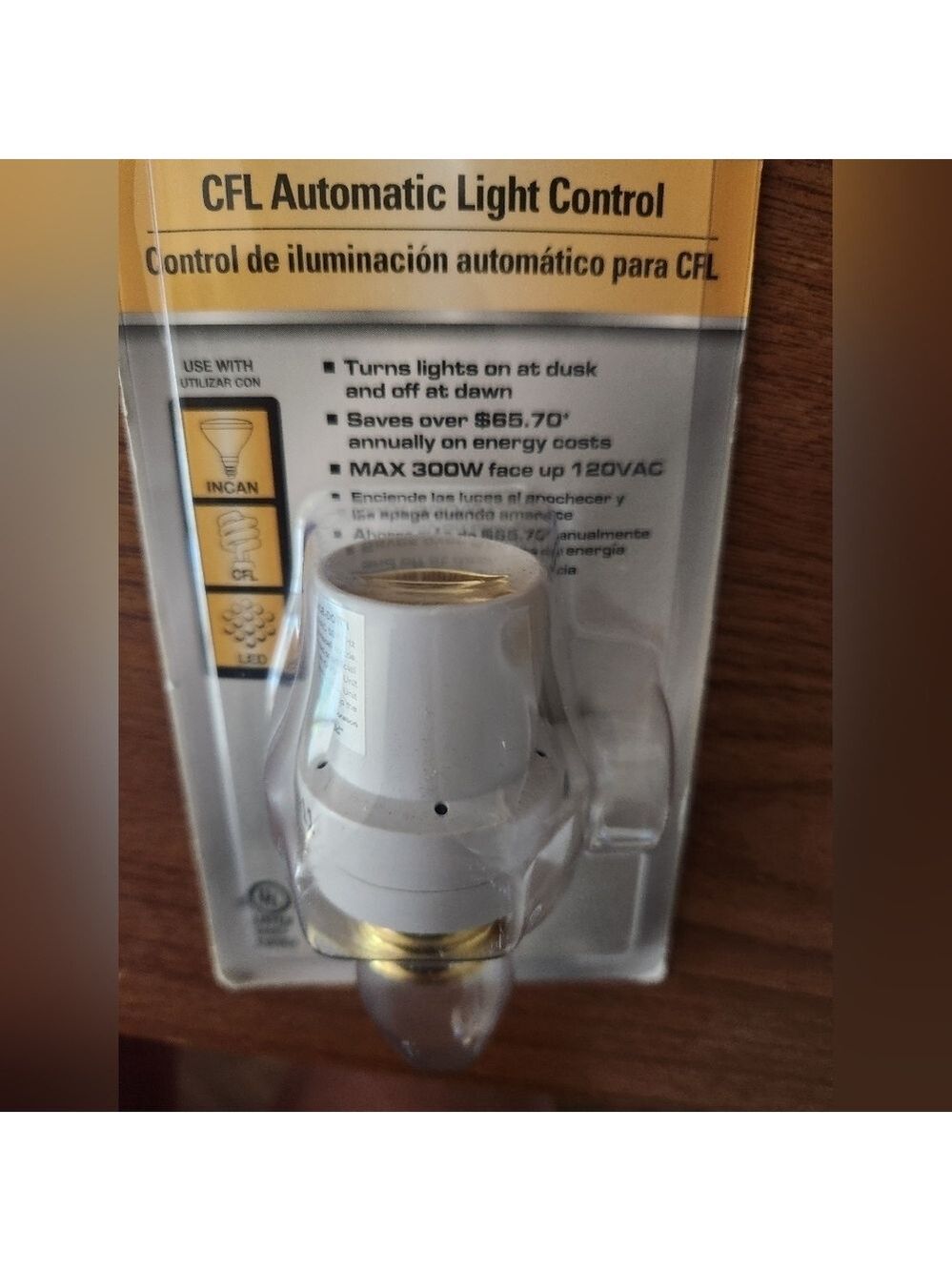 New Sealed Defiant Automatic Light Photo Control Dusk To Dawn Floodlight Control